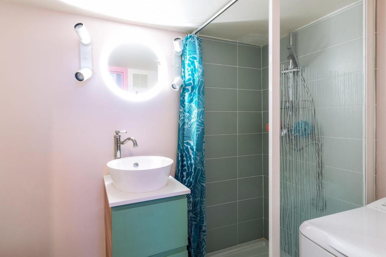 Charming Industrial-Style Studio Just Nearby Montmartre In Paris - Welkeysアパートメント エクステリア 写真